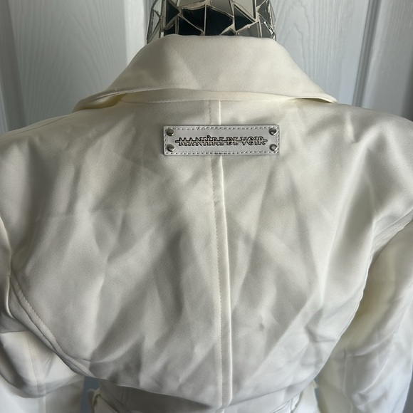Maniere De Voir White Blazer Dress with Chain Accent 8 - Picture 13 of 15